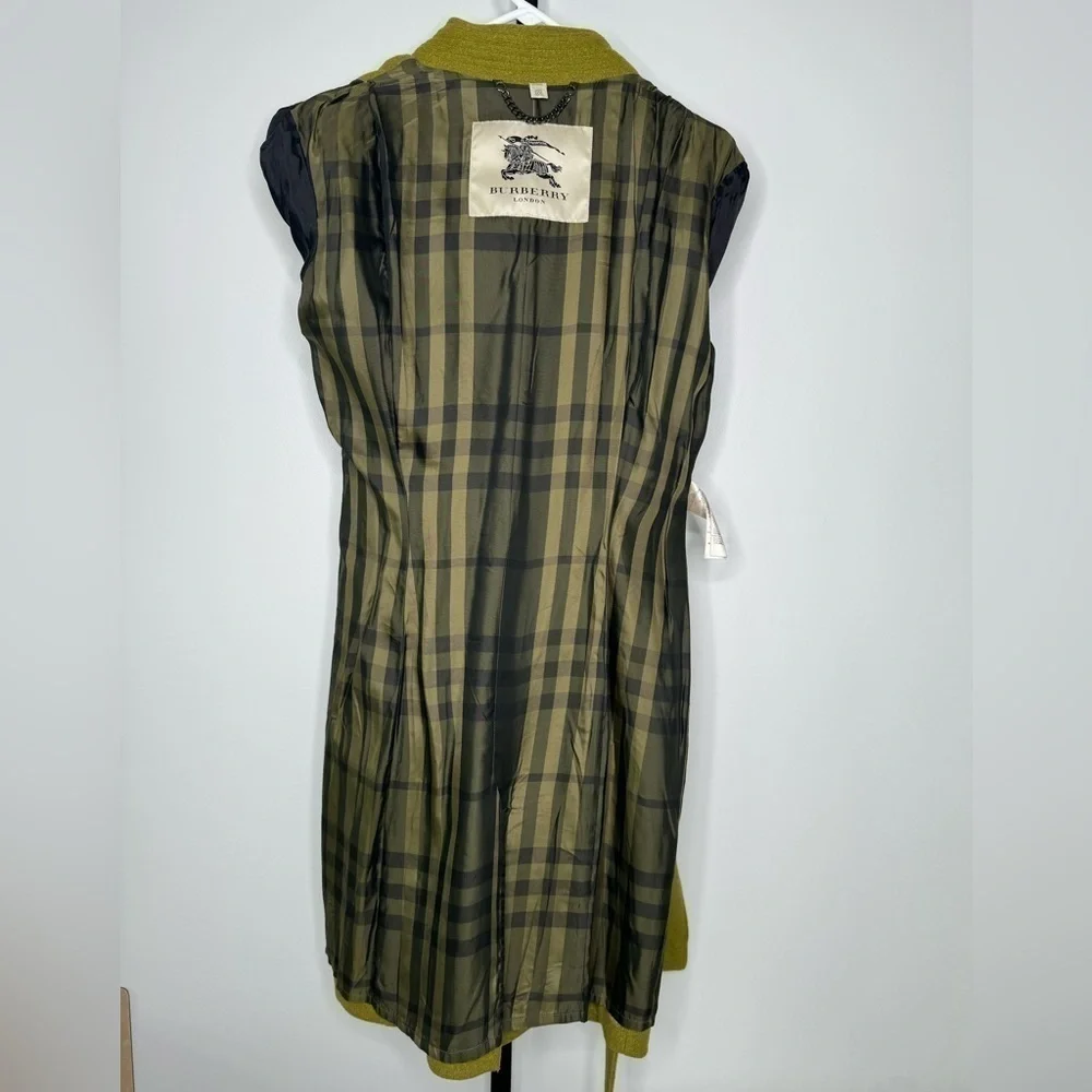 Burberry Women's Wool Trench Coat - Timeless Elegance and British Heritage - Picture 4 of 9